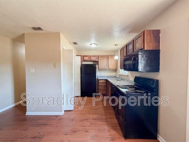 Building Photo - 703 Apache Dr