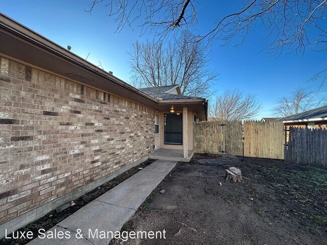 Foto del edificio - 2 br, 2 bath House - 8306 NW 8th Street