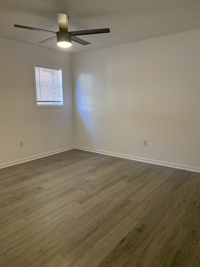 Foto del edificio - "Charming 2-Bed Oasis in the Heart of Jonesboro – Spacious 720 sq. ft. Living at Vine Street Apar...