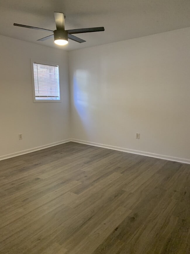 Building Photo - "Charming 2-Bed Oasis in the Heart of Jonesboro – Spacious 720 sq. ft. Living at Vine Street Apar...