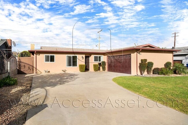 Building Photo - Beautiful Single-Story 4 Bed/2 Bath Home I...