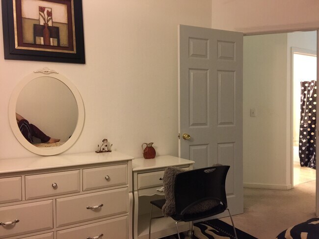 Foto del edificio - 2830 Barrymore St