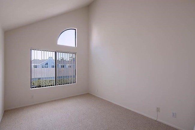 Building Photo - 4505 Carpinteria Ave