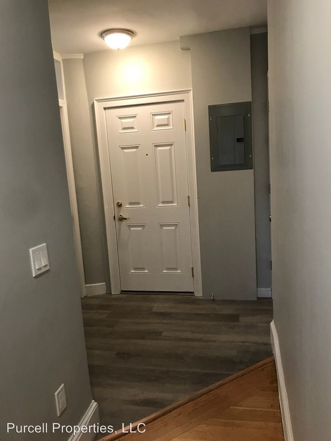 Building Photo - 1 br, 1 bath Apartment - 19 School St
