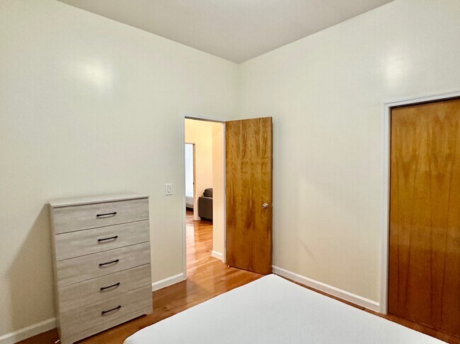 Foto del edificio - 309 W 111th St