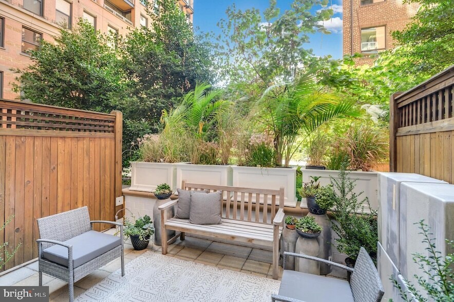 Foto principal - 616 E Street NW Unit 246