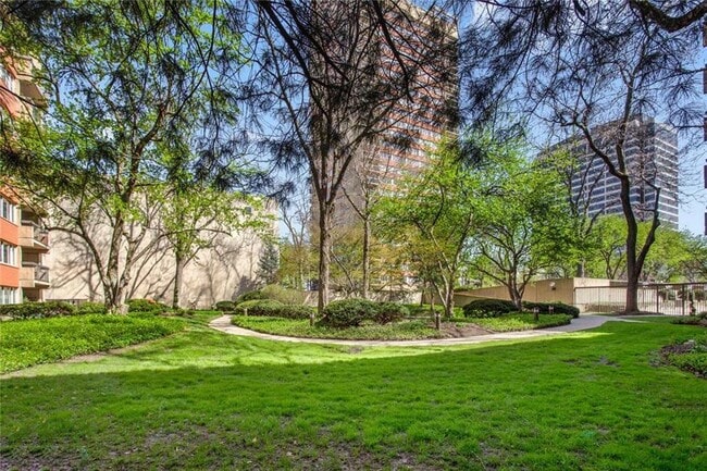 Foto del edificio - 2525 Main St