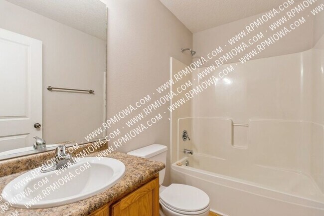 Foto del edificio - GREAT LOCATION!! 2 Bedroom, 2 Bathroom Tow...