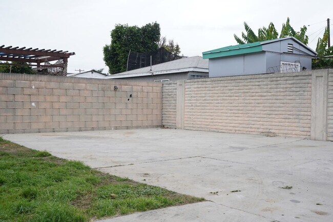 Foto del edificio - 12149 Alondra Blvd