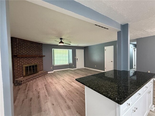 Foto del edificio - 2845 Landington Way NW