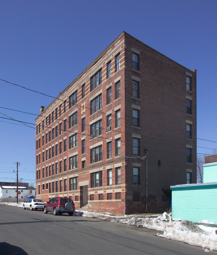 106 North East St, Holyoke, MA 01040 - Apartments in Holyoke, MA ...