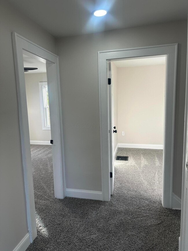 Building Photo - 1277 E 18th Ave