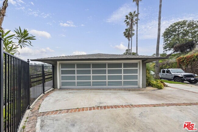 Building Photo - 350 Chautauqua Blvd