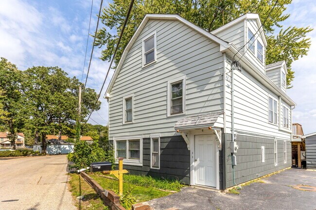 Foto del edificio - 163 Eagle Point Rd