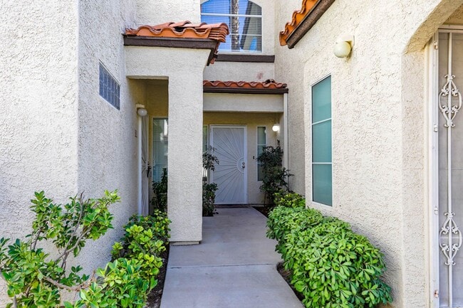 Foto del edificio - Beautifully Updated 2 Bed and 2 Bath Hende...