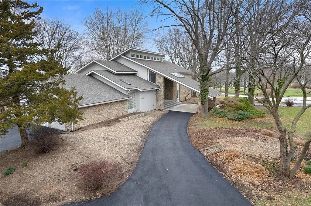 18051 Berryhill Dr, Stilwell, KS 66085 House Rental in Stilwell, KS