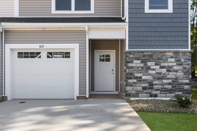 Building Photo - Ashton Mills Townhomes