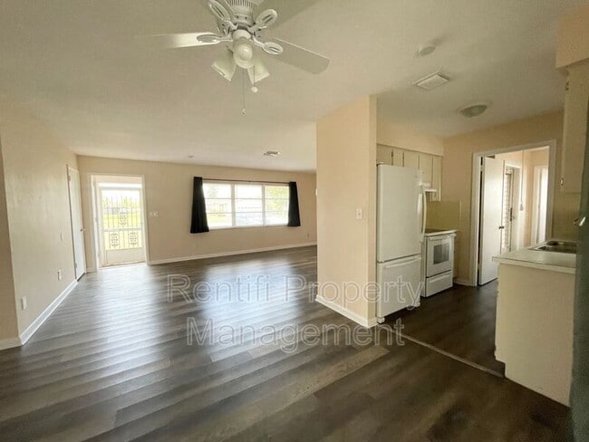 Building Photo - 335 Beachwood Rd