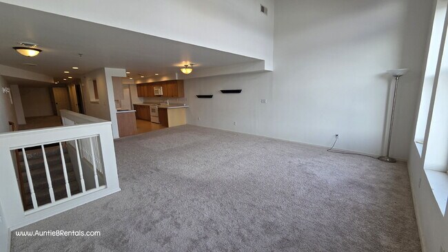 Foto del edificio - 3-Bedroom Upper-Level Condo in Historic Downtown Stillwater