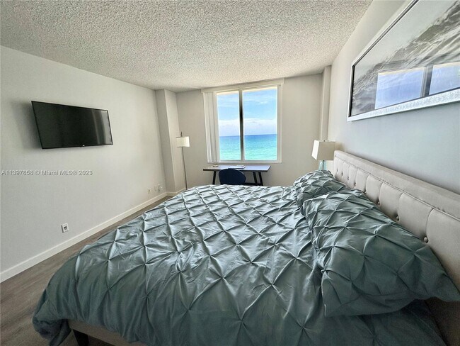 Foto del edificio - 3725 S Ocean Dr