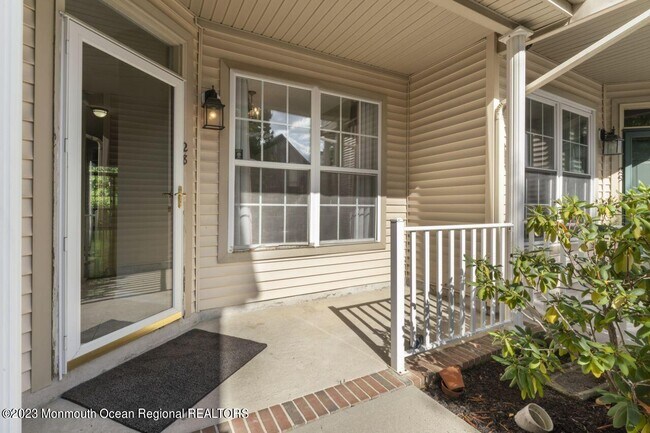 Building Photo - 28 Persimmon Ln