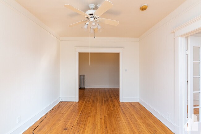 Building Photo - 3815 N Wilton Ave