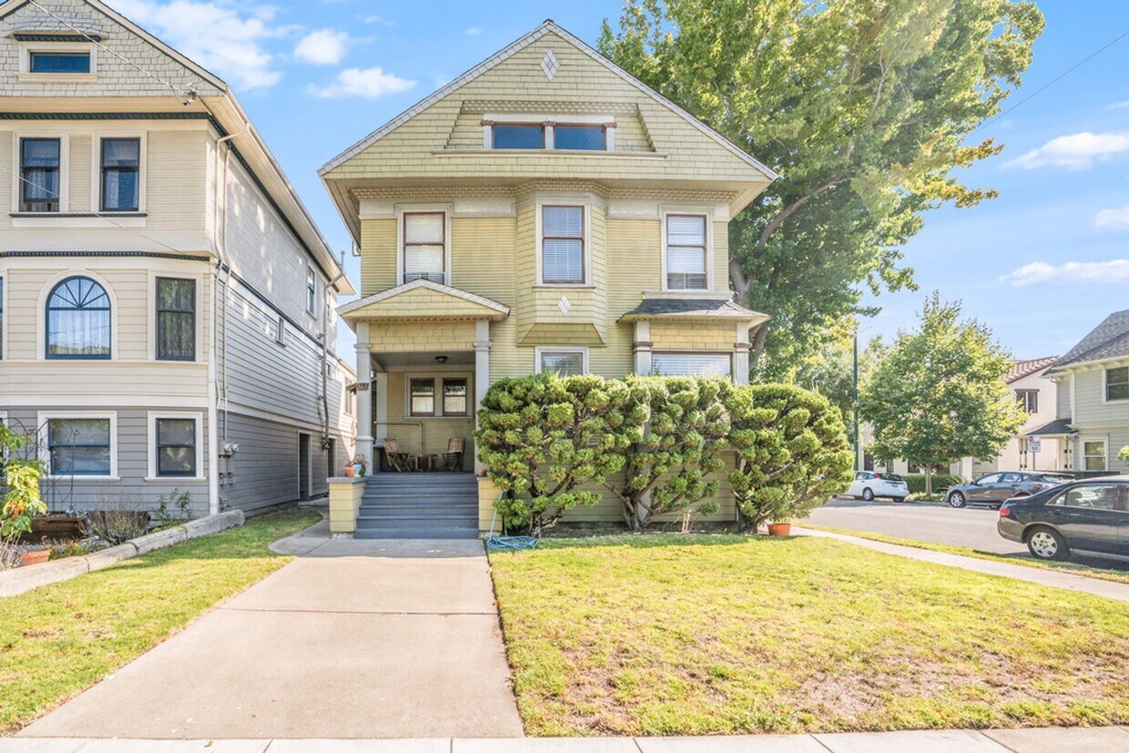 2065 Eagle Ave Unit 2065 Eagle Ave B LU, Alameda, CA 94501 Room