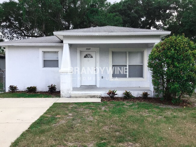 Building Photo - 3209 E 33rd Ave