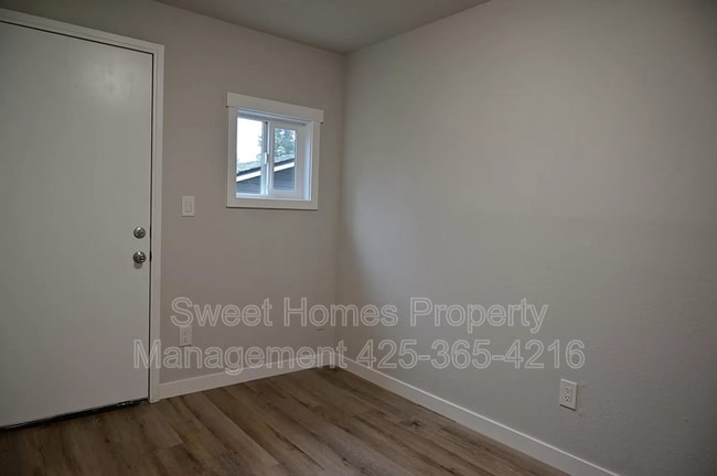Building Photo - 8742 3rd Ave NW