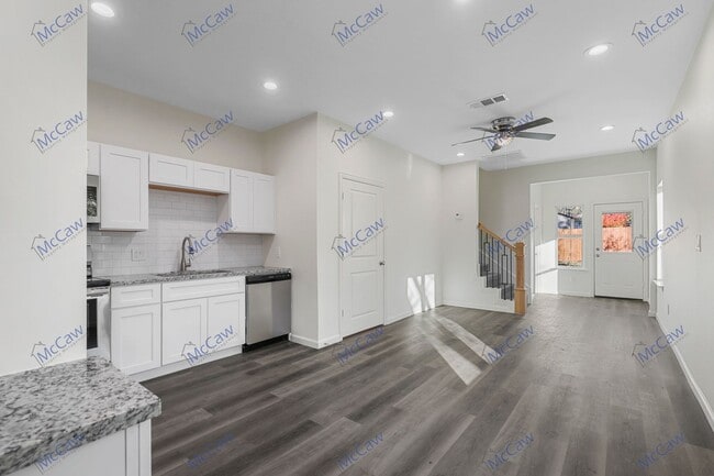 Building Photo - Brand New 3/2.5 Duplex Near TCU! **INCENTI...