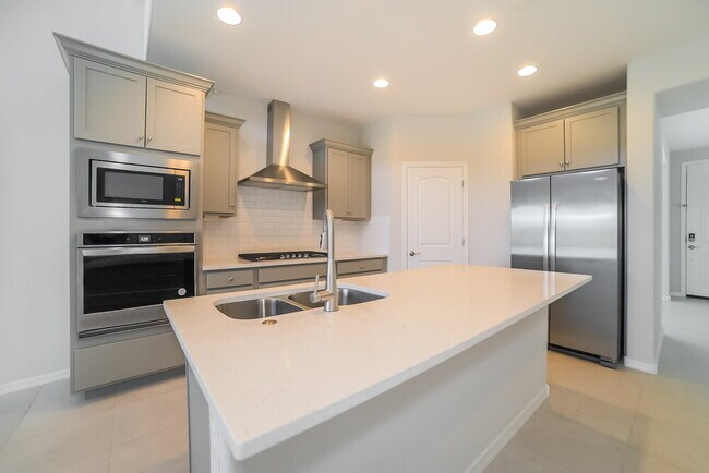 Building Photo - 19818 W Palo Verde Dr