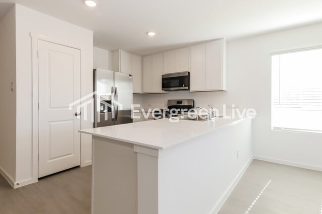 Building Photo - 2028 Derby Ln