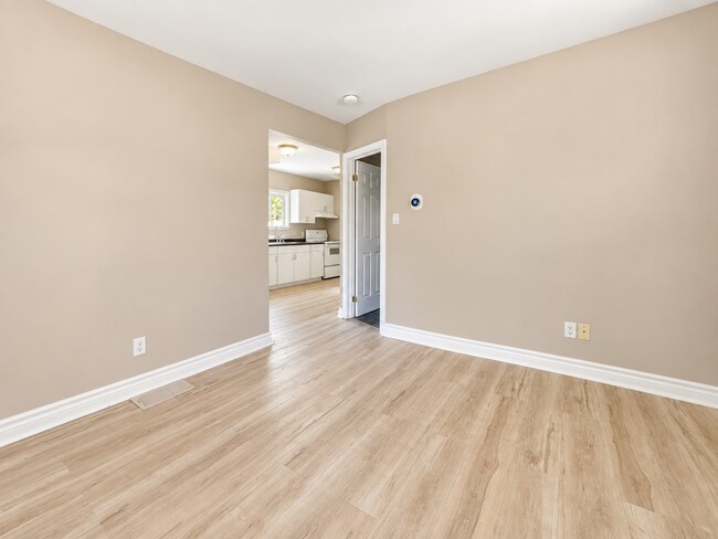 Building Photo - 17 Marmora St