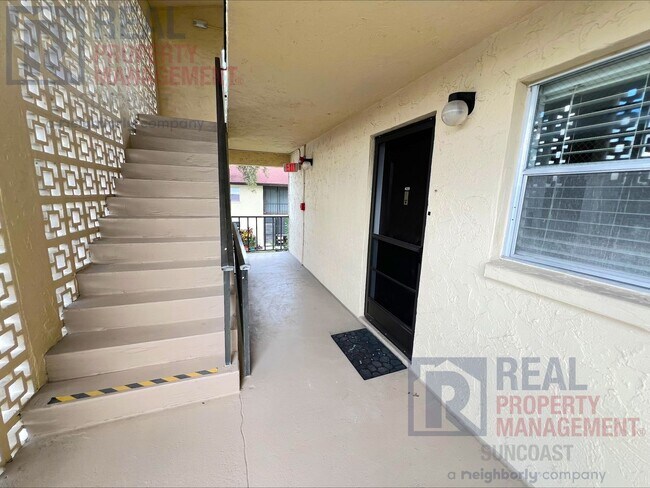 Foto del edificio - 2280 Stickney Point Rd