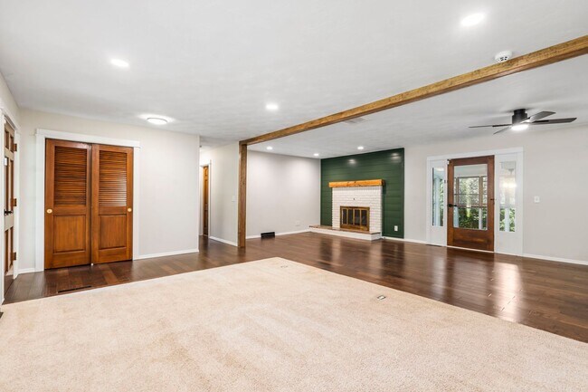 Building Photo - 4267 S Ridgecrest Dr