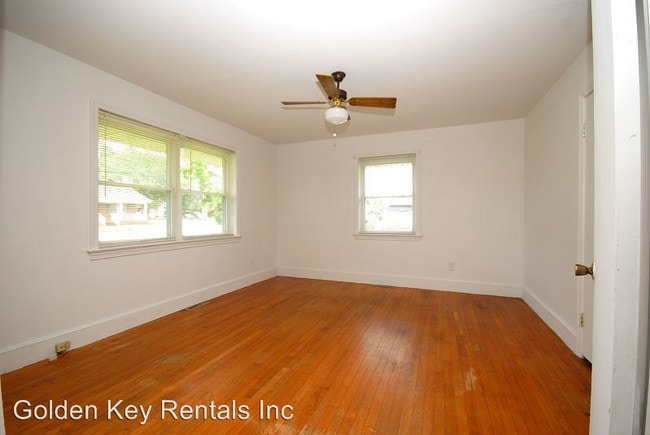 Building Photo - 3 br, 2 bath House - 100 E. Main St.
