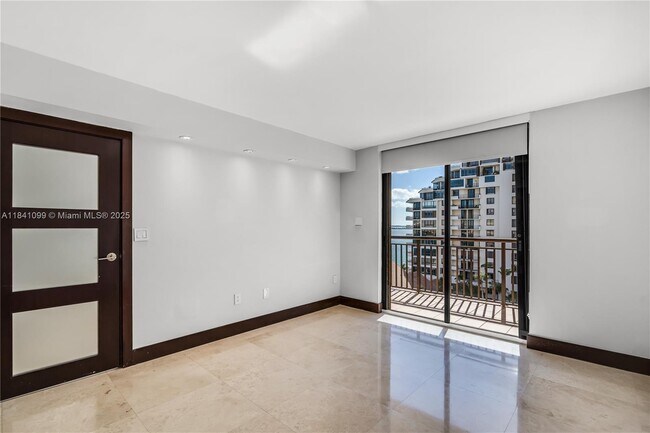 Foto del edificio - 540 Brickell Key Dr
