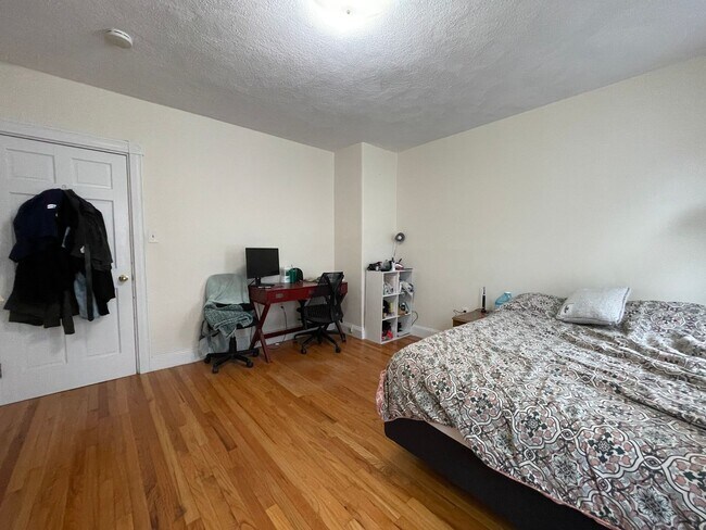 Building Photo - Amazing 4 bed and 2 bath in Brighton.....