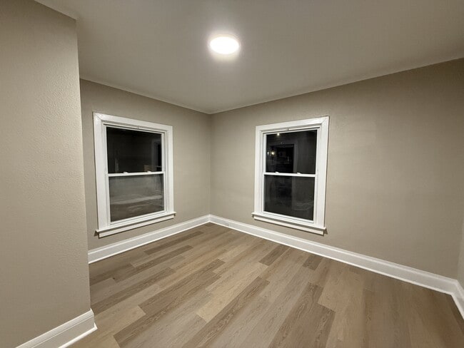 Foto del edificio - 407 Forest Ave