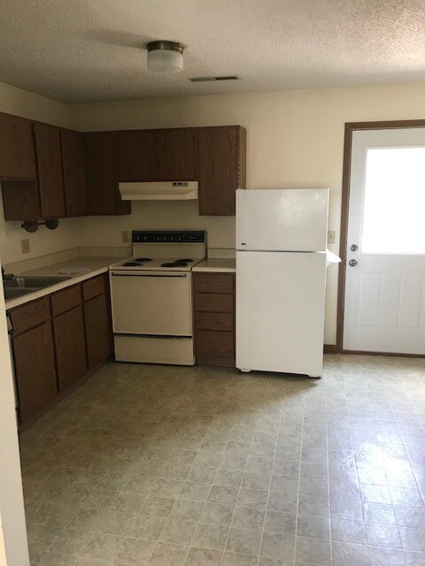 Eat-In Kitchen, Rear Exit - 41 Lincoln Ave