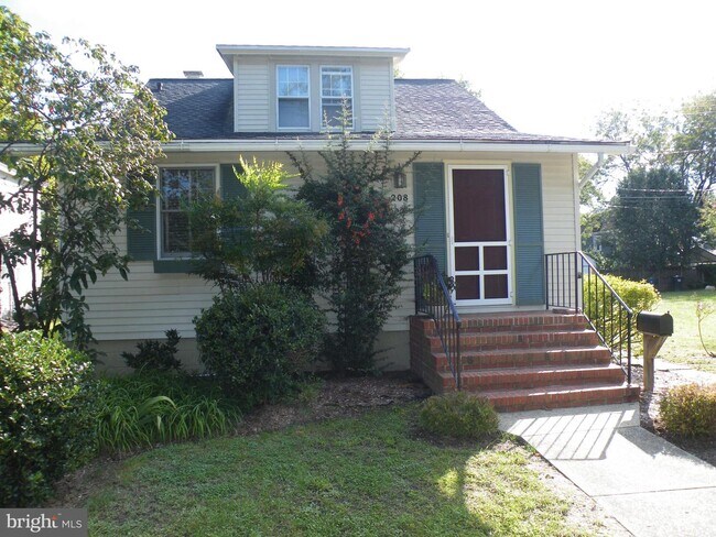 Building Photo - 208 S Aurora St