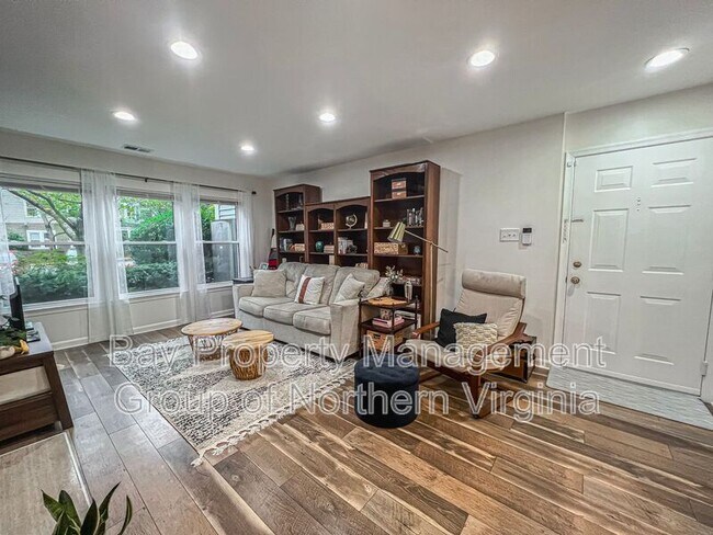 Foto del edificio - 7714 Lafayette Forest Dr