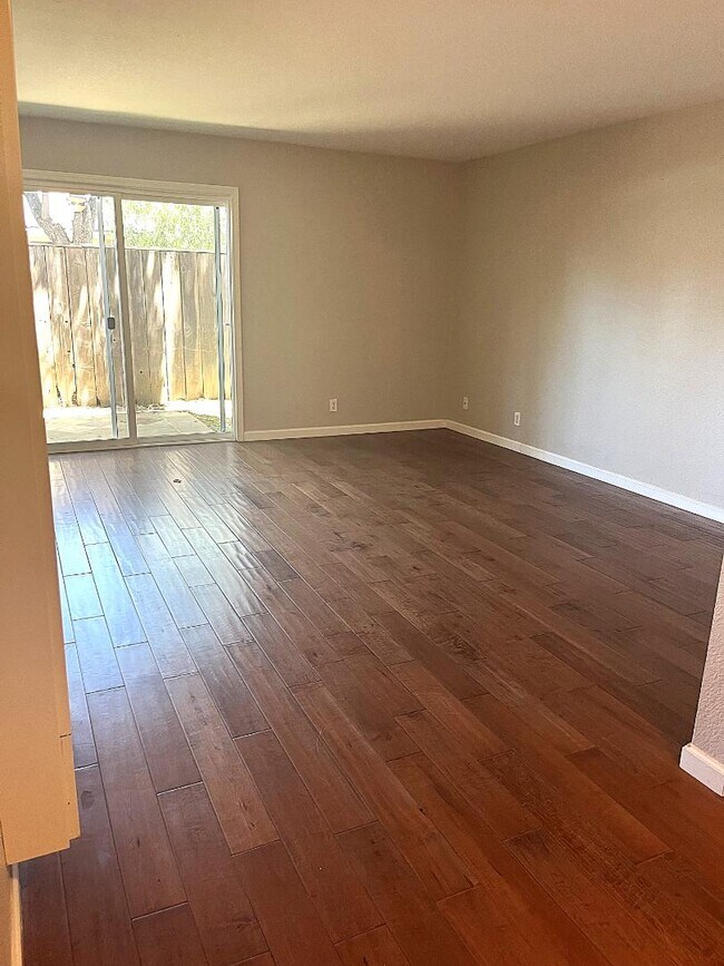 Foto del edificio - 8105 Kern Ave