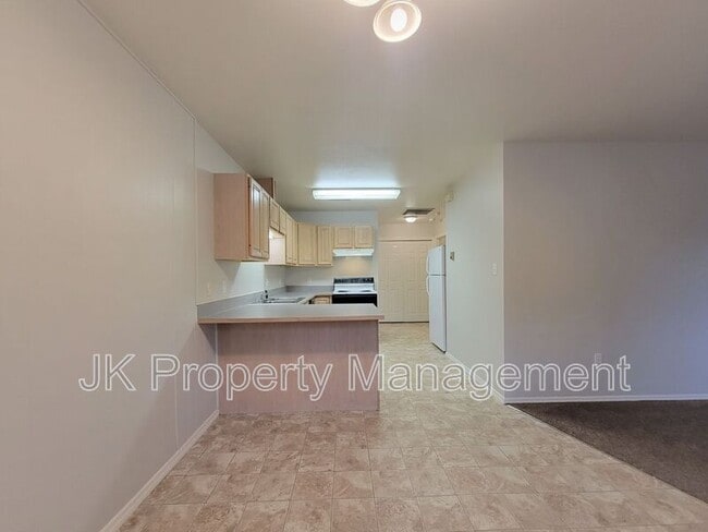 Building Photo - 305 1st Ave SW