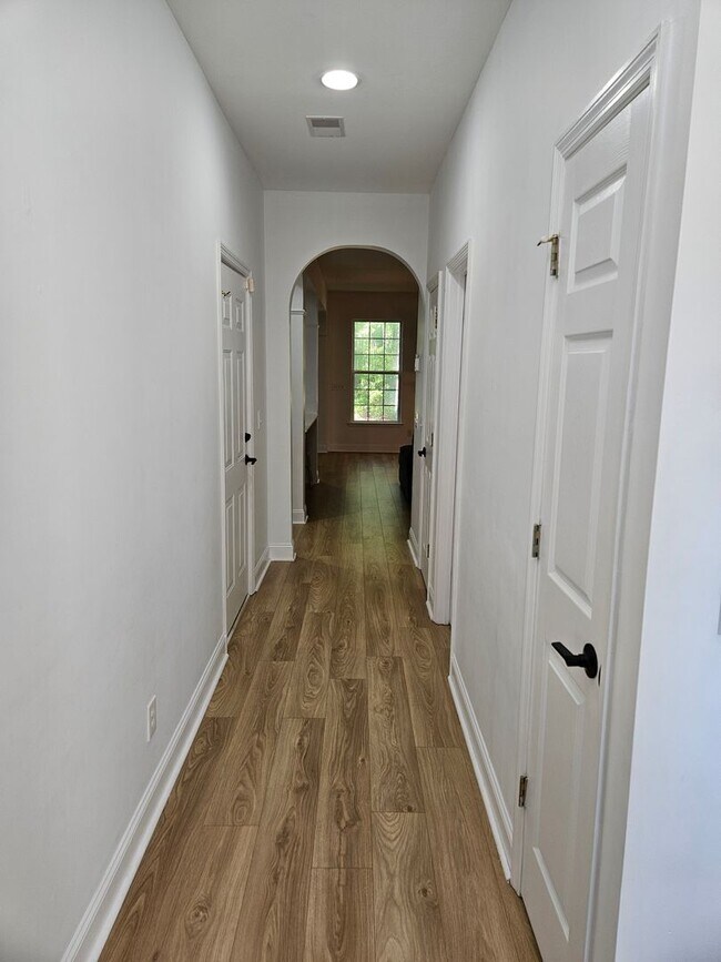 Building Photo - Park West Town Home
