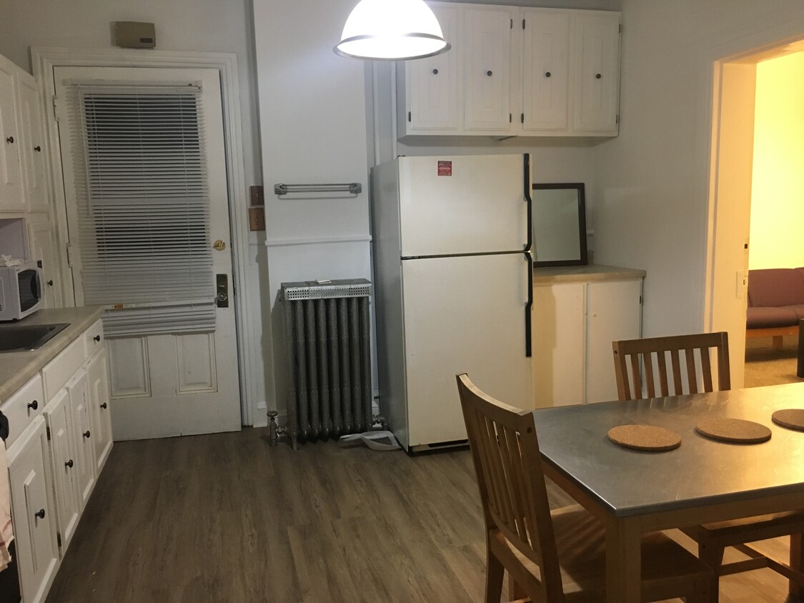 kitchen 2 - 424 W 4th St