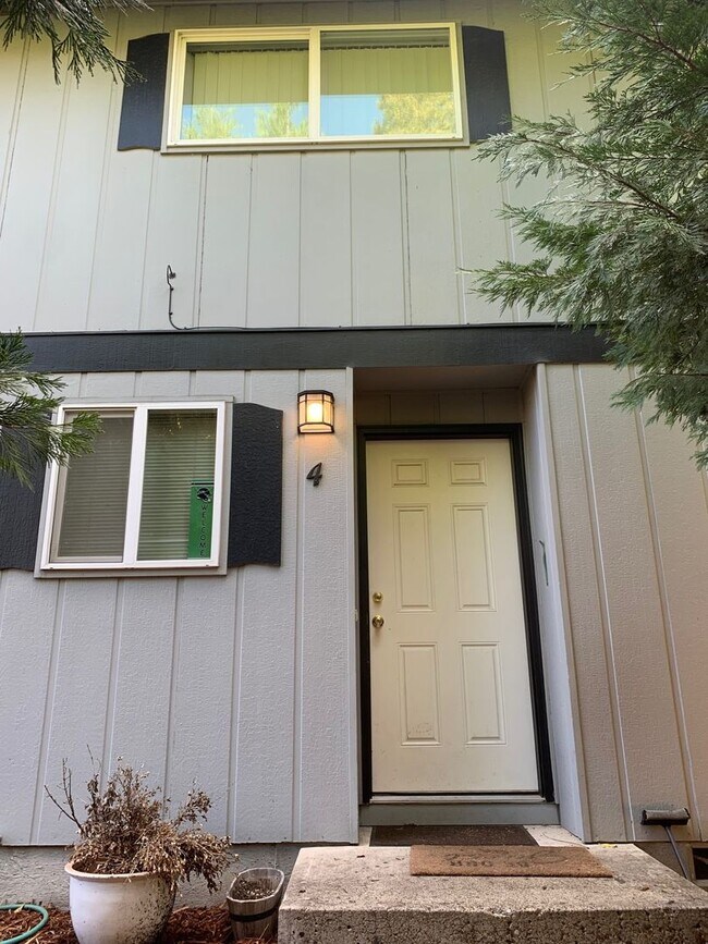 Foto del edificio - Gama08~1232 W 8th Ave.