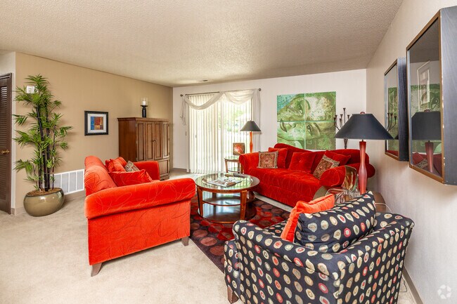2BR, 1.5BA - 980 SF - Regency Woods