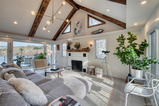 Foto del edificio - 57 Big Fresh Pond Rd