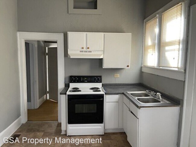 Building Photo - 3 br, 1 bath House - 110 Watts Ave